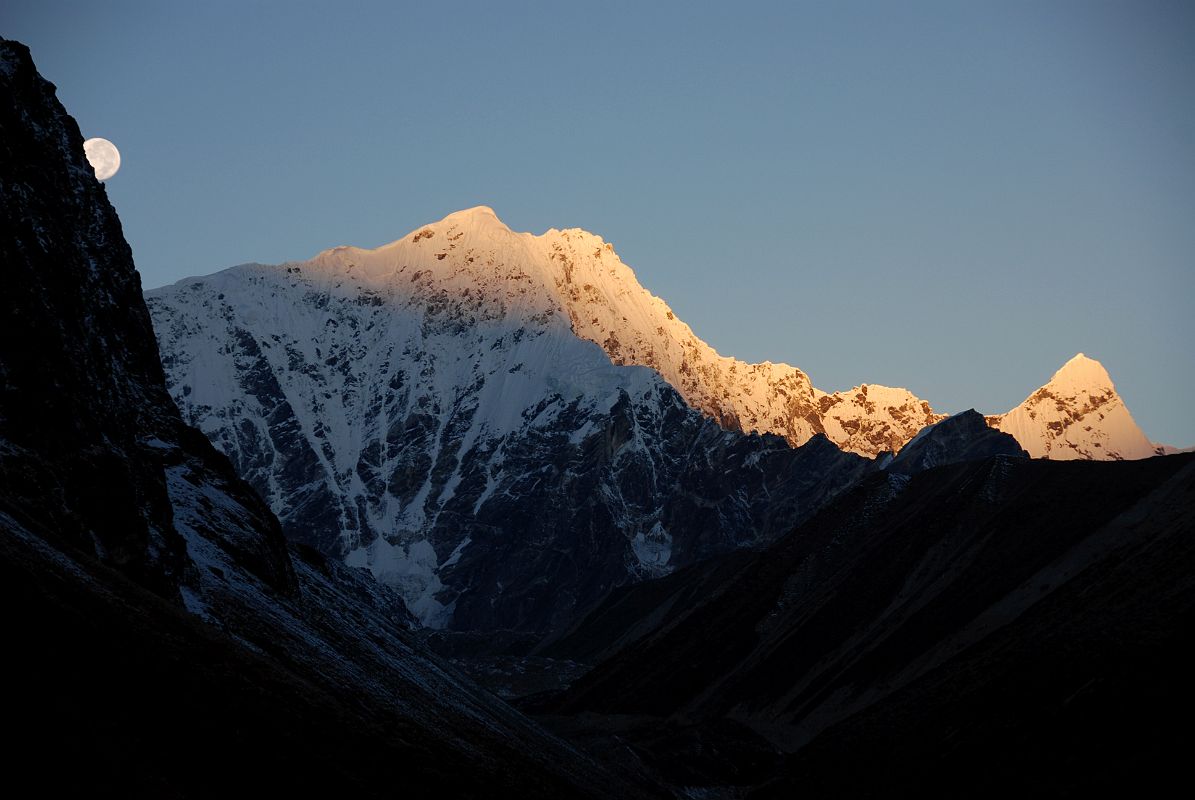 15 Moon and Sunrise On Pemthang Karpo Ri and Triangle From Drakpochen Before the moon can set, the first rays of the sunrise glow on Pemthang Karpo Ri and Triangle from Drakpochen.